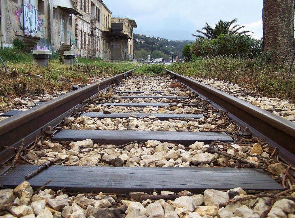Απελευθερώθηκαν οι γραμμές του τρένου στη Λάρισα - Εληξε η κατάληψη 